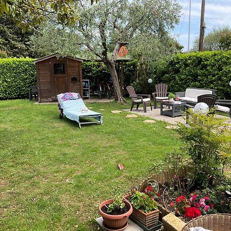 Villa Indipendente A Pochi Passi Dal Lago San Felice del Benaco Bagian luar foto