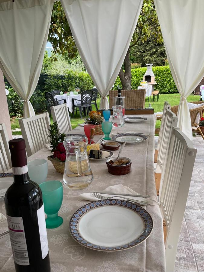 Villa Indipendente A Pochi Passi Dal Lago San Felice del Benaco Bagian luar foto