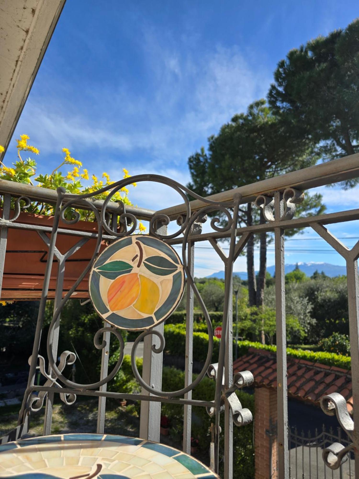 Villa Indipendente A Pochi Passi Dal Lago San Felice del Benaco Bagian luar foto
