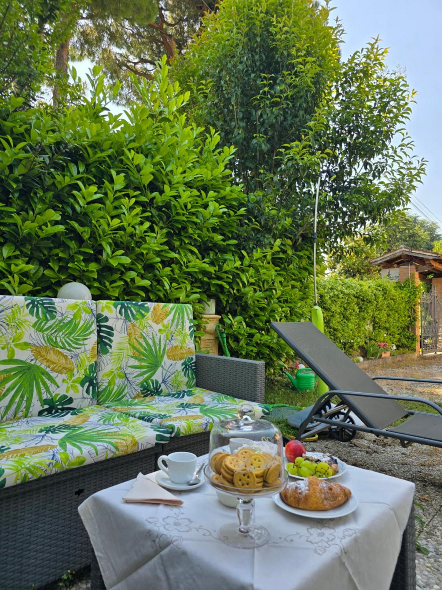 Villa Indipendente A Pochi Passi Dal Lago San Felice del Benaco Bagian luar foto