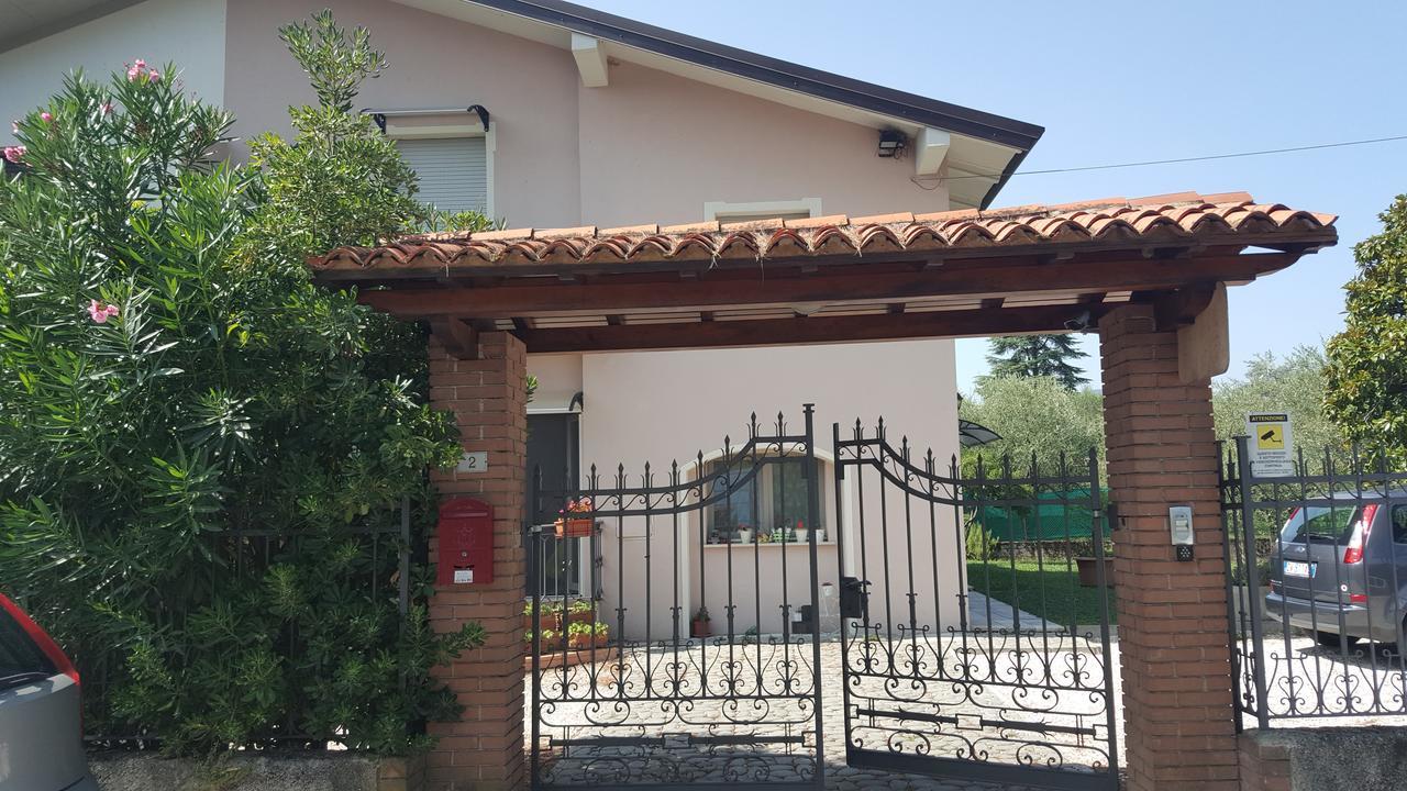 Villa Indipendente A Pochi Passi Dal Lago San Felice del Benaco Bagian luar foto