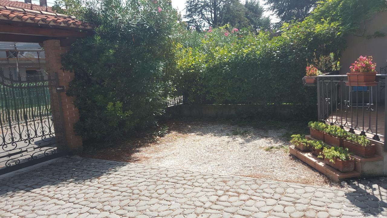 Villa Indipendente A Pochi Passi Dal Lago San Felice del Benaco Bagian luar foto
